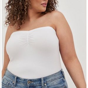 Torrid 🤍 WHITE RUCHED FOXY TUBE TOP - Size 0